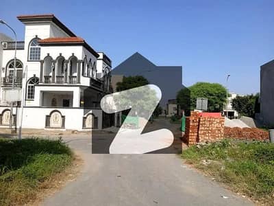 ڈی ایچ اے 9 ٹاؤن ۔ بلاک بی ڈی ایچ اے 9 ٹاؤن,ڈیفنس (ڈی ایچ اے),لاہور میں 5 مرلہ رہائشی پلاٹ 1.32 کروڑ میں برائے فروخت۔