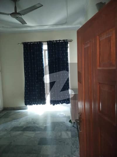IQBAL TOWN : 10 MARLA FULL HOUSE FOR RENT