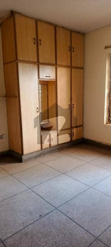 علامہ اقبال ٹاؤن ۔ کریم بلاک علامہ اقبال ٹاؤن,لاہور میں 7 کمروں کا 1 کنال عمارت 5.0 لاکھ میں کرایہ پر دستیاب ہے۔