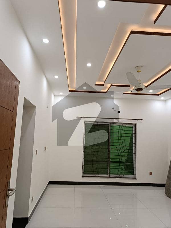 نواب ٹاؤن لاہور میں 3 کمروں کا 5 مرلہ مکان 80.0 ہزار میں کرایہ پر دستیاب ہے۔ نواب ٹاؤن لاہور میں 3 کمروں کا 5 مرلہ مکان 80.0 ہزار میں کرایہ پر دستیاب ہے۔