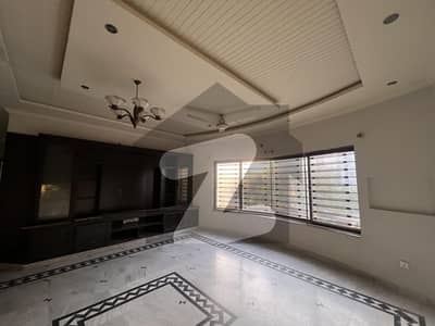 ڈی ایچ اے ڈیفینس فیز 2 ڈی ایچ اے ڈیفینس,اسلام آباد میں 3 کمروں کا 1 کنال بالائی پورشن 1.2 لاکھ میں برائے فروخت۔