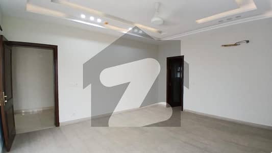 ڈی ایچ اے فیز 6 ڈیفنس (ڈی ایچ اے),لاہور میں 5 کمروں کا 1 کنال مکان 3.6 لاکھ میں کرایہ پر دستیاب ہے۔ ڈی ایچ اے فیز 6 ڈیفنس (ڈی ایچ اے),لاہور میں 5 کمروں کا 1 کنال مکان 3.6 لاکھ میں کرایہ پر دستیاب ہے۔