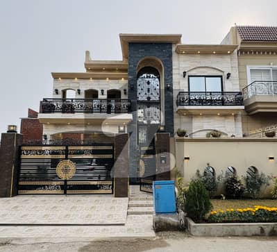 10 Marla Beautiful House Available For Rent in Citi Housing!