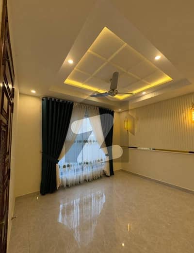 بحریہ ٹاؤن سیکٹر سی بحریہ ٹاؤن,لاہور میں 3 کمروں کا 10 مرلہ بالائی پورشن 65.0 ہزار میں کرایہ پر دستیاب ہے۔