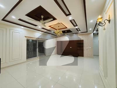 ڈی ایچ اے فیز 6 ڈیفنس (ڈی ایچ اے),لاہور میں 7 کمروں کا 1 کنال مکان 4.2 لاکھ میں کرایہ پر دستیاب ہے۔ ڈی ایچ اے فیز 6 ڈیفنس (ڈی ایچ اے),لاہور میں 7 کمروں کا 1 کنال مکان 4.2 لاکھ میں کرایہ پر دستیاب ہے۔