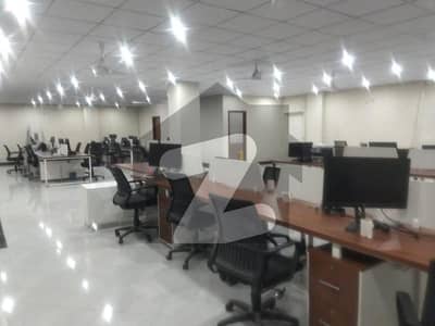 جوہر ٹاؤن لاہور میں 1 کنال عمارت 5.2 لاکھ میں کرایہ پر دستیاب ہے۔