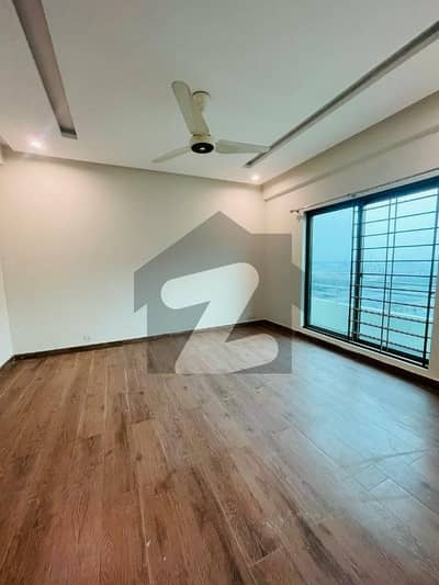 عسکری 10 عسکری,لاہور میں 4 کمروں کا 12 مرلہ فلیٹ 1.6 لاکھ میں کرایہ پر دستیاب ہے۔