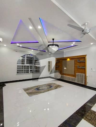 جی ۔ 13/4 جی ۔ 13,اسلام آباد میں 3 کمروں کا 1 کنال بالائی پورشن 1.6 لاکھ میں کرایہ پر دستیاب ہے۔