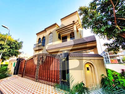 ڈی ایچ اے 9 ٹاؤن ڈیفنس (ڈی ایچ اے),لاہور میں 3 کمروں کا 5 مرلہ مکان 2.1 کروڑ میں برائے فروخت۔