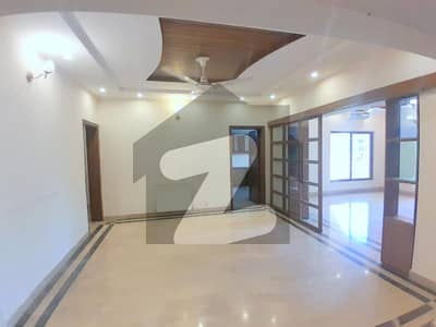 قراقرم انکلیو 2 ایف ۔ 11,اسلام آباد میں 4 کمروں کا 7 کنال فلیٹ 2.8 لاکھ میں کرایہ پر دستیاب ہے۔