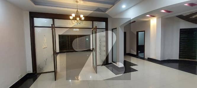 Safari Villas 3 Outclass 11marla Villa 4bed For Rent Prime Most Pracefull Location