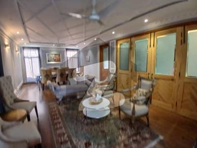 ڈی ایچ اے فیز 7 - بلاک کیو فیز 7,ڈیفنس (ڈی ایچ اے),لاہور میں 5 کمروں کا 1 کنال مکان 7.65 کروڑ میں برائے فروخت۔