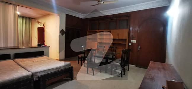 ایف ۔ 8 اسلام آباد میں 1 کنال Studio زیریں پورشن 90.0 ہزار میں کرایہ پر دستیاب ہے۔