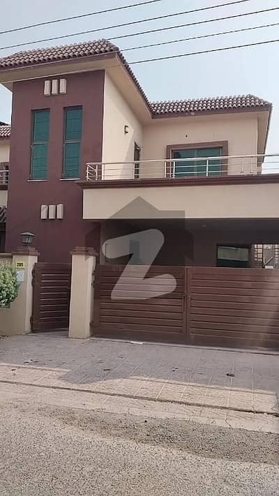 عسکری 11 عسکری,لاہور میں 3 کمروں کا 10 مرلہ مکان 4.5 کروڑ میں برائے فروخت۔ عسکری 11 عسکری,لاہور میں 3 کمروں کا 10 مرلہ مکان 4.5 کروڑ میں برائے فروخت۔