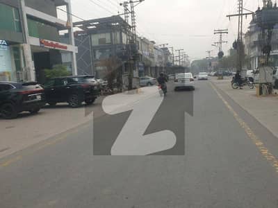 ڈی ایچ اے فیز 4 - ڈبل سی اے بلاک فیز 4,ڈیفنس (ڈی ایچ اے),لاہور میں 4 مرلہ دکان 3.15 لاکھ میں کرایہ پر دستیاب ہے۔