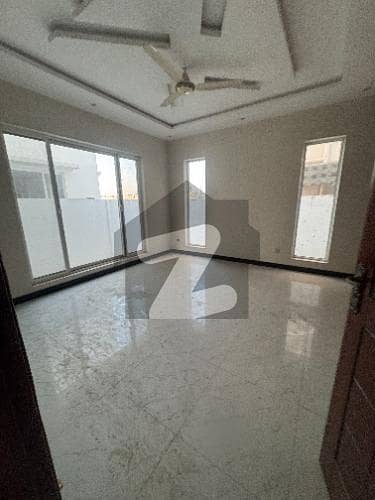 بحریہ آرچرڈ لاہور میں 5 کمروں کا 10 مرلہ مکان 95.0 ہزار میں کرایہ پر دستیاب ہے۔