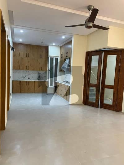 بحریہ انکلیو بحریہ ٹاؤن,اسلام آباد میں 5 کمروں کا 8 مرلہ مکان 1.4 لاکھ میں کرایہ پر دستیاب ہے۔