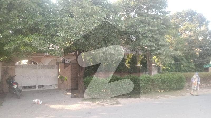 ماڈل ٹاؤن لاہور میں 4 کمروں کا 11 مرلہ مکان 5.0 کروڑ میں برائے فروخت۔ ماڈل ٹاؤن لاہور میں 4 کمروں کا 11 مرلہ مکان 5.0 کروڑ میں برائے فروخت۔