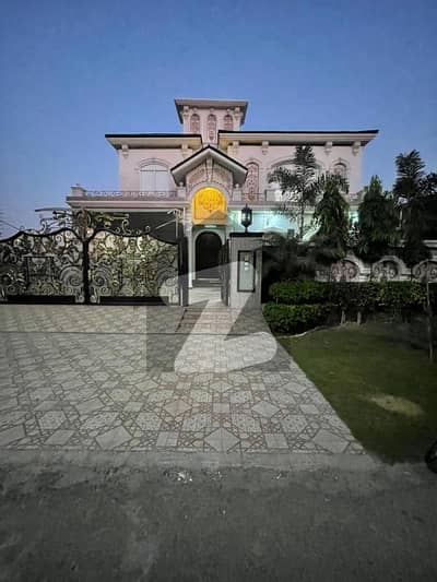 1 Kanal Slightly Used Double-Unit House for Rent in DHA Phase 7 V Block