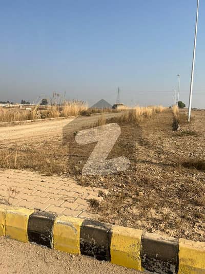 PLOT FOR SALE ON PRIME LOCATION-INVESTOR RATE