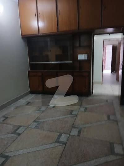 علامہ اقبال ٹاؤن لاہور میں 2 کمروں کا 10 مرلہ زیریں پورشن 72.0 ہزار میں کرایہ پر دستیاب ہے۔