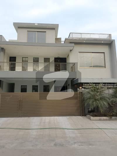 جی ۔ 14 اسلام آباد میں 9 کمروں کا 14 مرلہ مکان 9.5 کروڑ میں برائے فروخت۔