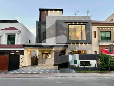 بحریہ ٹاؤن سیکٹر سی بحریہ ٹاؤن,لاہور میں 5 کمروں کا 10 مرلہ مکان 2.9 کروڑ میں برائے فروخت۔ بحریہ ٹاؤن سیکٹر سی بحریہ ٹاؤن,لاہور میں 5 کمروں کا 10 مرلہ مکان 2.9 کروڑ میں برائے فروخت۔