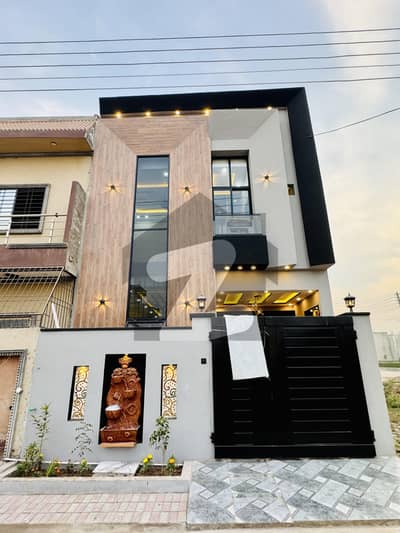 الرحمان گارڈن فیز 2 الرحمان گارڈن,لاہور میں 3 کمروں کا 3 مرلہ مکان 1.35 کروڑ میں برائے فروخت۔ الرحمان گارڈن فیز 2 الرحمان گارڈن,لاہور میں 3 کمروں کا 3 مرلہ مکان 1.35 کروڑ میں برائے فروخت۔