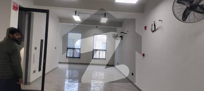 ڈی ایچ اے فیز 8 - کمرشل براڈوے ڈی ایچ اے فیز 8,ڈیفنس (ڈی ایچ اے),لاہور میں 4 مرلہ Studio دفتر 55.0 ہزار میں کرایہ پر دستیاب ہے۔