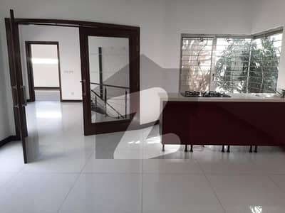 Knaal Prime location 5bed house available for rent in dha phase 4 block DD