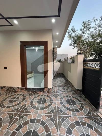 جناح گارڈنز ایف ای سی ایچ ایس,اسلام آباد میں 5 کمروں کا 8 مرلہ مکان 3.6 کروڑ میں برائے فروخت۔