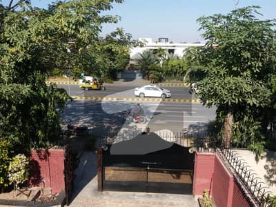 ONE KANAL BEAUTIFULL HOUSE AVALIABLE FOR RENT IN DHA DEFANCE PHASE 1