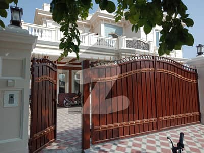 ڈی ایچ اے فیز 3 ڈیفنس (ڈی ایچ اے),لاہور میں 5 کمروں کا 1 کنال مکان 2.4 لاکھ میں کرایہ پر دستیاب ہے۔ ڈی ایچ اے فیز 3 ڈیفنس (ڈی ایچ اے),لاہور میں 5 کمروں کا 1 کنال مکان 2.4 لاکھ میں کرایہ پر دستیاب ہے۔