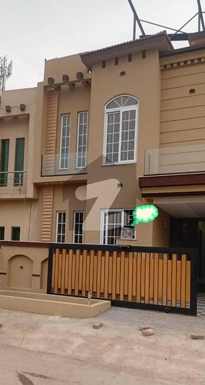 بحریہ ٹاؤن فیز 8 ۔ ابو بکر بلاک بحریہ ٹاؤن فیز 8 ۔ سفاری ویلی,بحریہ ٹاؤن فیز 8,بحریہ ٹاؤن راولپنڈی,راولپنڈی میں 5 کمروں کا 8 مرلہ مکان 3.5 کروڑ میں برائے فروخت۔