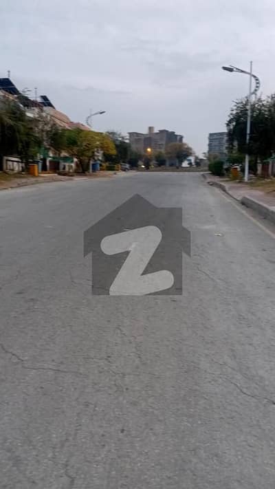 بحریہ ٹاؤن فیز 8 ۔ بلاک ای بحریہ ٹاؤن فیز 8,بحریہ ٹاؤن راولپنڈی,راولپنڈی میں 5 کمروں کا 10 مرلہ مکان 5.8 کروڑ میں برائے فروخت۔