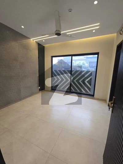 ڈی ایچ اے 9 ٹاؤن ۔ بلاک اے ڈی ایچ اے 9 ٹاؤن,ڈیفنس (ڈی ایچ اے),لاہور میں 3 کمروں کا 5 مرلہ مکان 2.35 کروڑ میں برائے فروخت۔