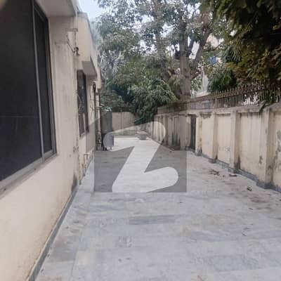 کیولری گراؤنڈ لاہور میں 3 کمروں کا 1 کنال زیریں پورشن 1.85 لاکھ میں کرایہ پر دستیاب ہے۔