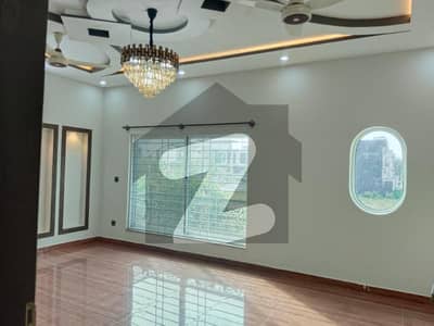 ٹاپ سٹی 1 اسلام آباد میں 5 کمروں کا 10 مرلہ مکان 3.6 کروڑ میں برائے فروخت۔