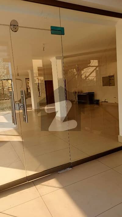 جوہر ٹاؤن لاہور میں 11 مرلہ دفتر 2.0 لاکھ میں کرایہ پر دستیاب ہے۔