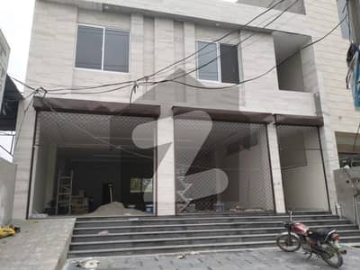 جوہر ٹاؤن لاہور میں 2 کمروں کا 18 مرلہ دکان 7.0 لاکھ میں کرایہ پر دستیاب ہے۔