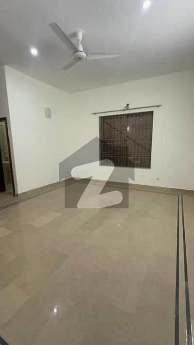 ڈی ۔ 12 اسلام آباد میں 3 کمروں کا 1 کنال زیریں پورشن 2.2 لاکھ میں کرایہ پر دستیاب ہے۔