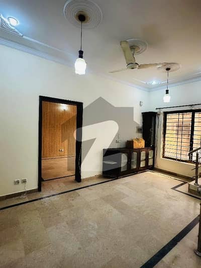 جی ۔ 13/1 جی ۔ 13,اسلام آباد میں 4 کمروں کا 4 مرلہ مکان 3.2 کروڑ میں برائے فروخت۔