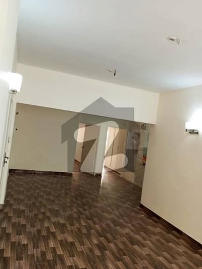 کلفٹن کراچی میں 3 کمروں کا 7 مرلہ فلیٹ 1.5 لاکھ میں کرایہ پر دستیاب ہے۔