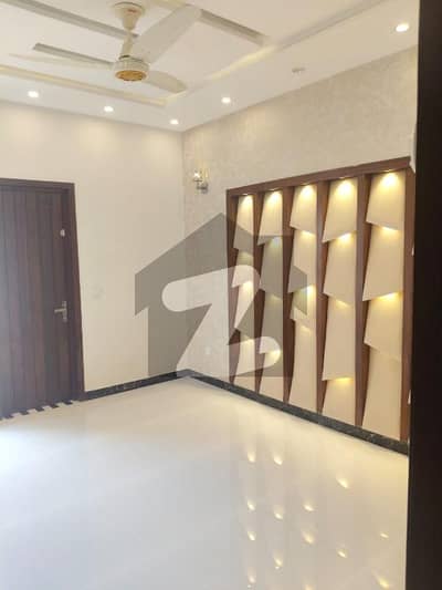 Prime Location Park View City House Sized 5 Marla