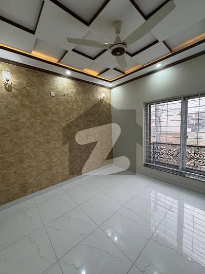 سینٹرل پارک ہاؤسنگ سکیم لاہور میں 5 کمروں کا 10 مرلہ مکان 1.1 لاکھ میں کرایہ پر دستیاب ہے۔