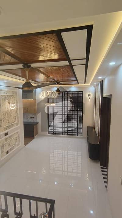 سینٹرل پارک ۔ بلاک اے سینٹرل پارک ہاؤسنگ سکیم,لاہور میں 4 کمروں کا 10 مرلہ مکان 1.1 لاکھ میں کرایہ پر دستیاب ہے۔