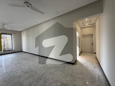 شاہ اللہ دتہ اسلام آباد میں 4 کمروں کا 8 مرلہ مکان 3.2 کروڑ میں برائے فروخت۔