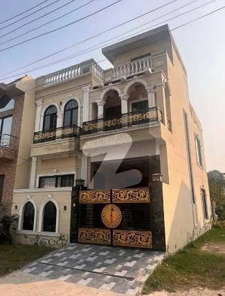 ویلینشیاء ہاؤسنگ سوسائٹی لاہور میں 4 کمروں کا 5 مرلہ مکان 70.0 ہزار میں کرایہ پر دستیاب ہے۔