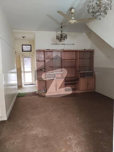 جی ۔ 11/1 جی ۔ 11,اسلام آباد میں 2 کمروں کا 6 مرلہ زیریں پورشن 40.0 ہزار میں کرایہ پر دستیاب ہے۔