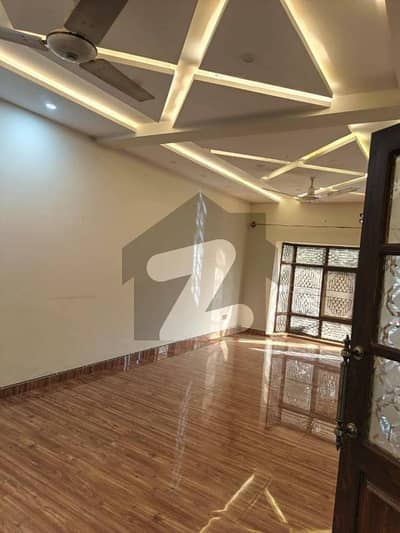 آئی ۔ 8 اسلام آباد میں 3 کمروں کا 13 مرلہ زیریں پورشن 1.7 لاکھ میں کرایہ پر دستیاب ہے۔